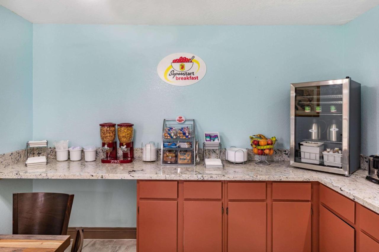 Super 8 By Wyndham Kinder/Coushatta Near Casino エクステリア 写真